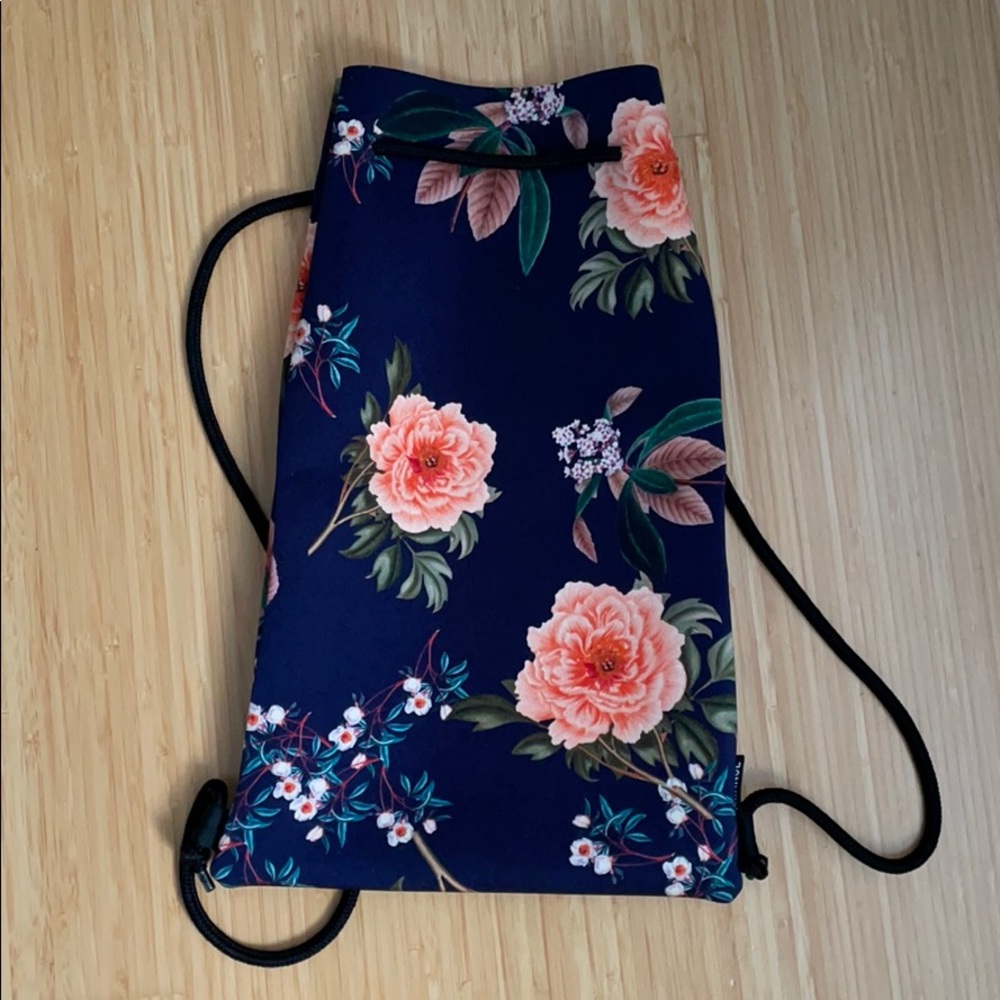 triangl bag FREE with bundle